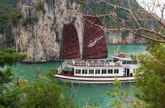 Bai Tu Long Bay 1 Day – Swan Day Cruise