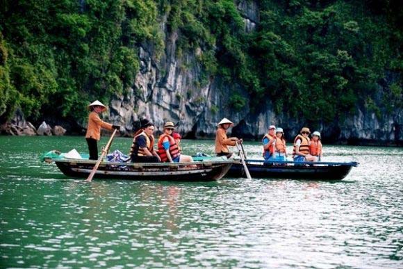 Halong Bay 1 Day – 4 Hours On Boat