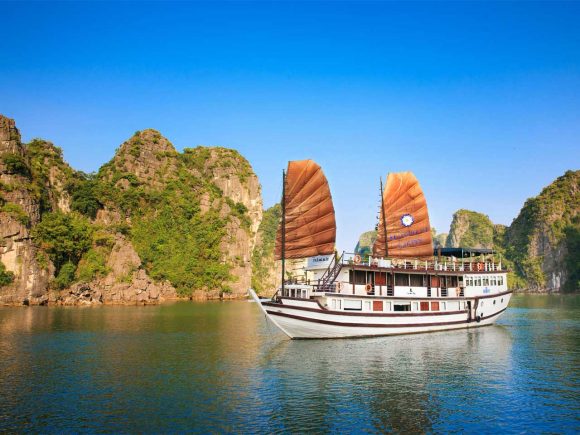 Garden Bay Premium Cruise – Bai Tu Long Bay Cruise