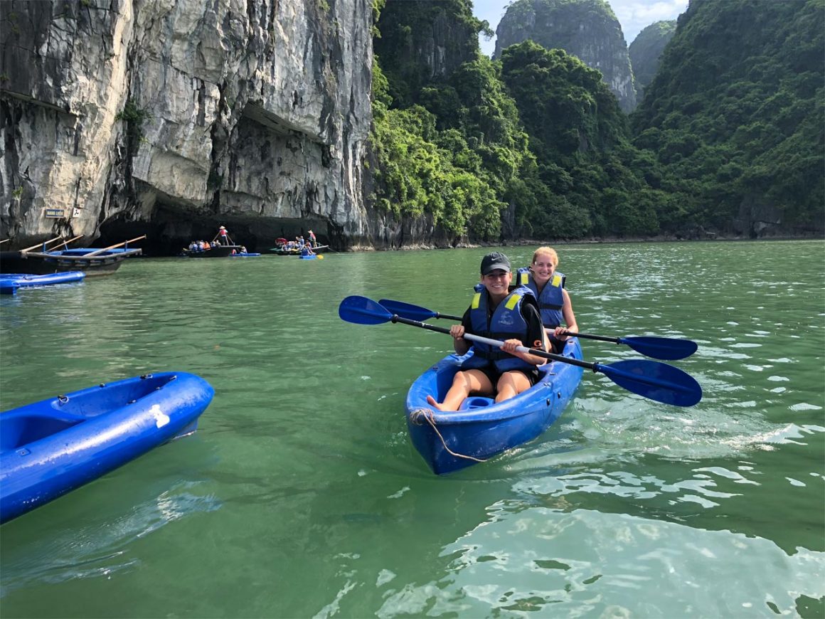 kayaking in halong bay