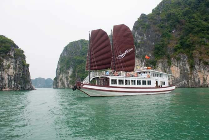 Bai Tu Long Bay 1 Day - Swan Day Cruise