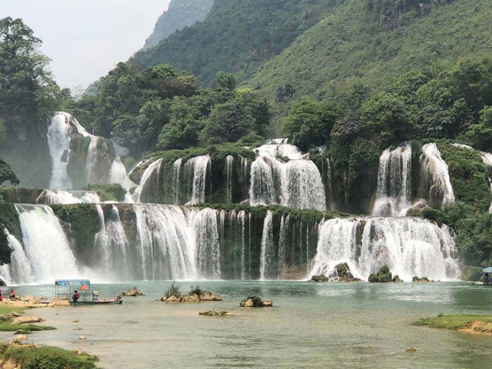 Ban Gioc Waterfall - Ba Be Lake 3 Days 2 Nights Tour