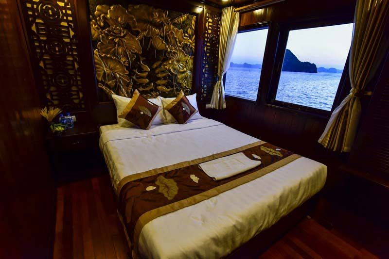 Bai Tu Long Bay Cruise - Renea Cruise