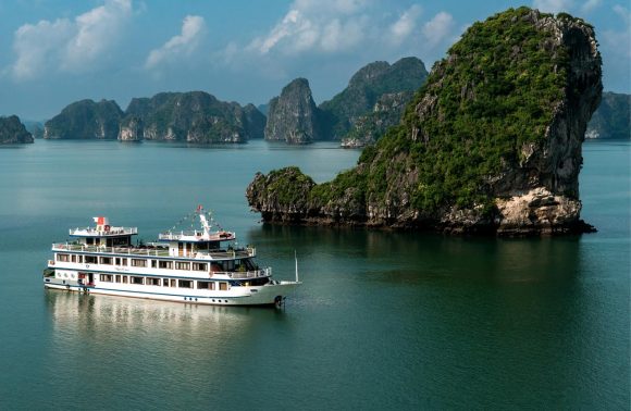 Swan Cruise – Bai Tu Long Bay Cruise