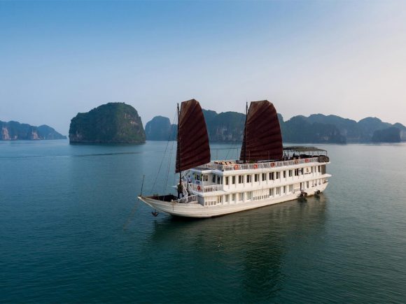 Garden Bay Legend Cruise – Bai Tu Long Bay Cruise