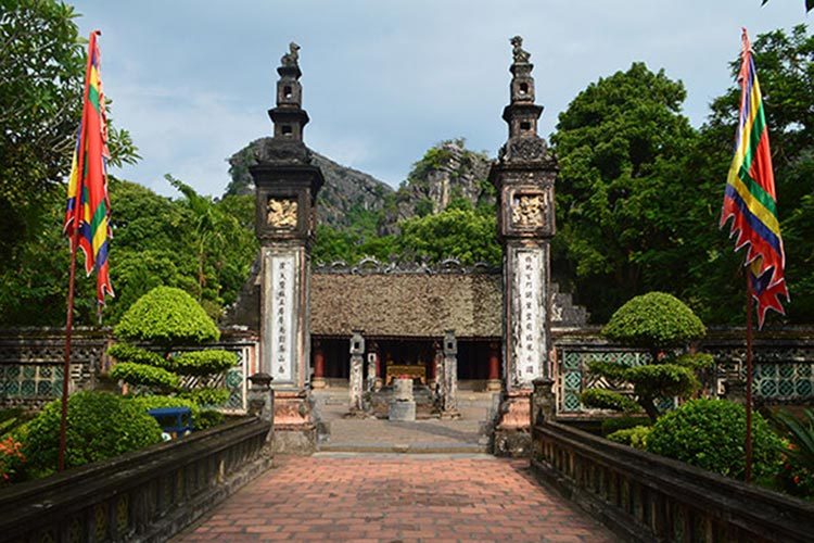 Hoa Lu - Tam Coc - Mua Cave - 1 Day Small Group Tour By Limousine Bus