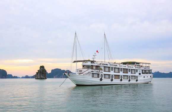 Bai Tu Long Bay – Oriental Sails Cruise