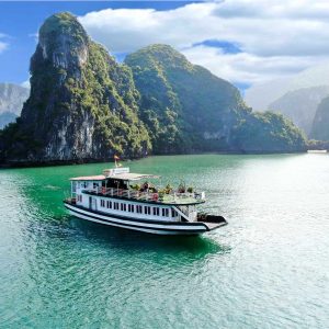Cong Cruise: Longest route for 1-Day trip in Halong Bay