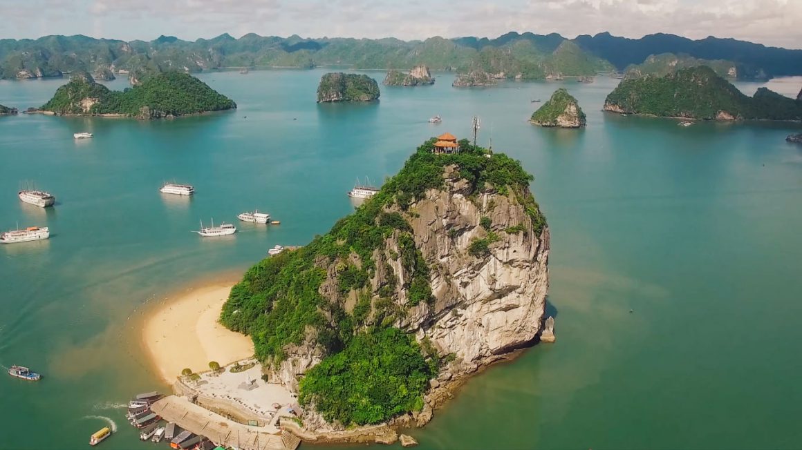 Titop Ispand in Halong Bay