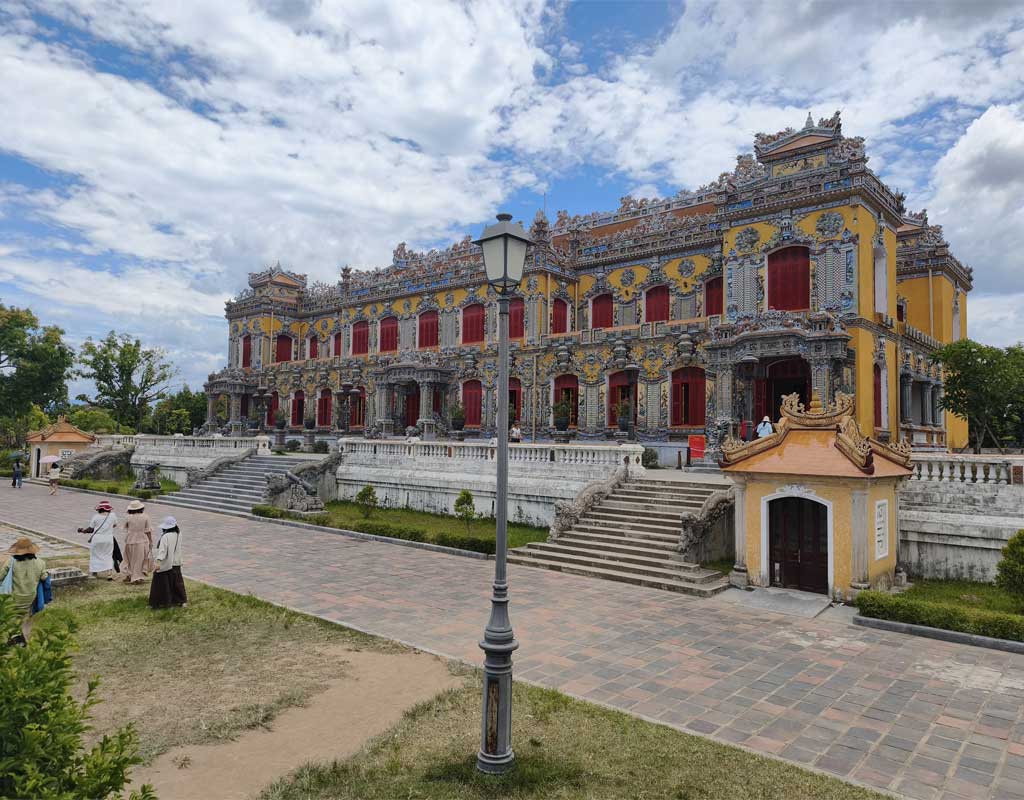 Ancient palace and royal architecture inside Hue Imperial City, VietnamTitle: Hue Imperial City