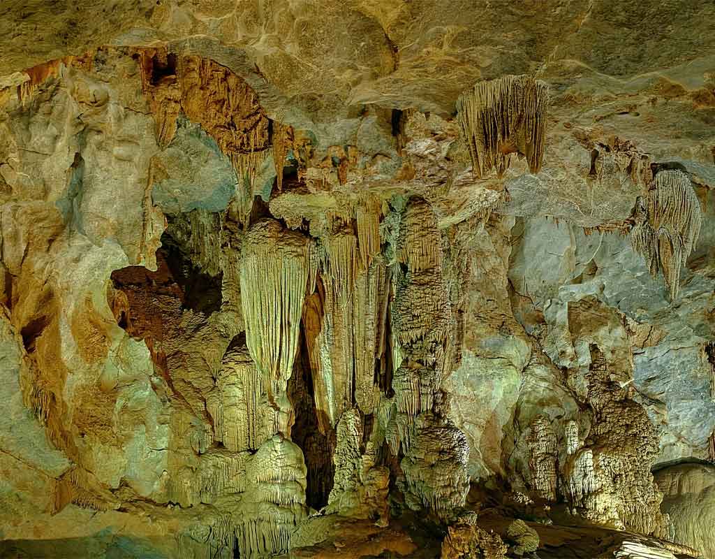 Spectacular cave formations in Phong Nha Ke Bang National Park, Vietnam