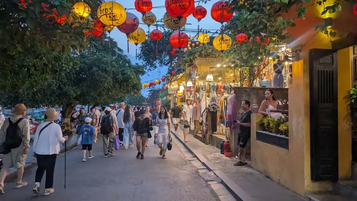 Hanoi Old Quarter – 7-Day Luxury Vietnam Tour Hanoi Old Quarter on a 7-day luxury Vietnam tour