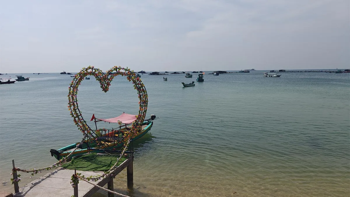 White sandy beach and turquoise sea in Phu Quoc, Vietnam's tropical island paradise.