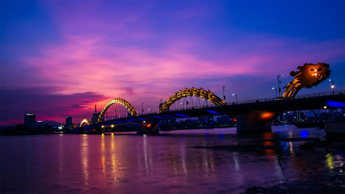 Dragon Bridge – Da Nang Dragon Bridge in Da Nang, Vietnam