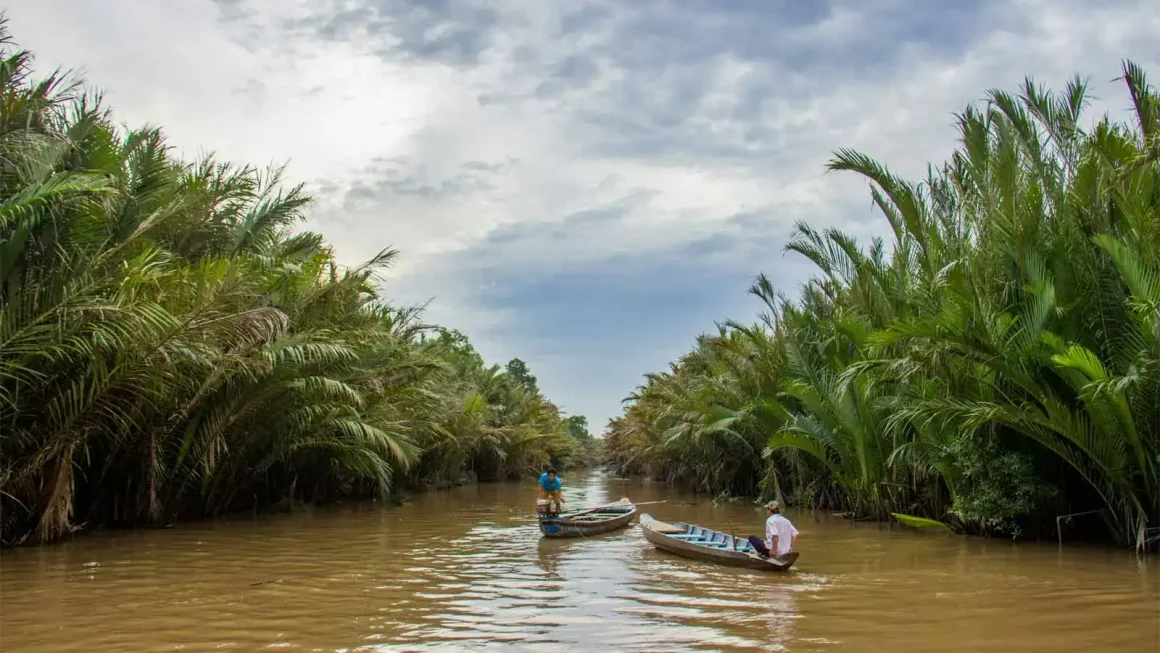 Mekong Delta Boat Tour – Vietnam Mekong Delta boat tour through canals in Vietnam
