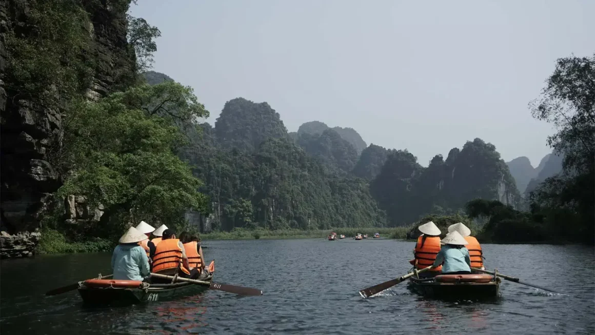 Trang An Boat Tour – Ninh Binh Trang An boat tour in Ninh Binh, Vietnam
