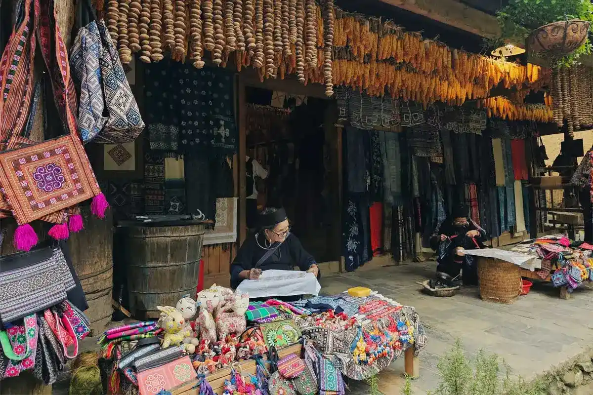 Traditional Black Hmong textile and indigo weaving in Cat Cat Village, Sapa, Vietnam