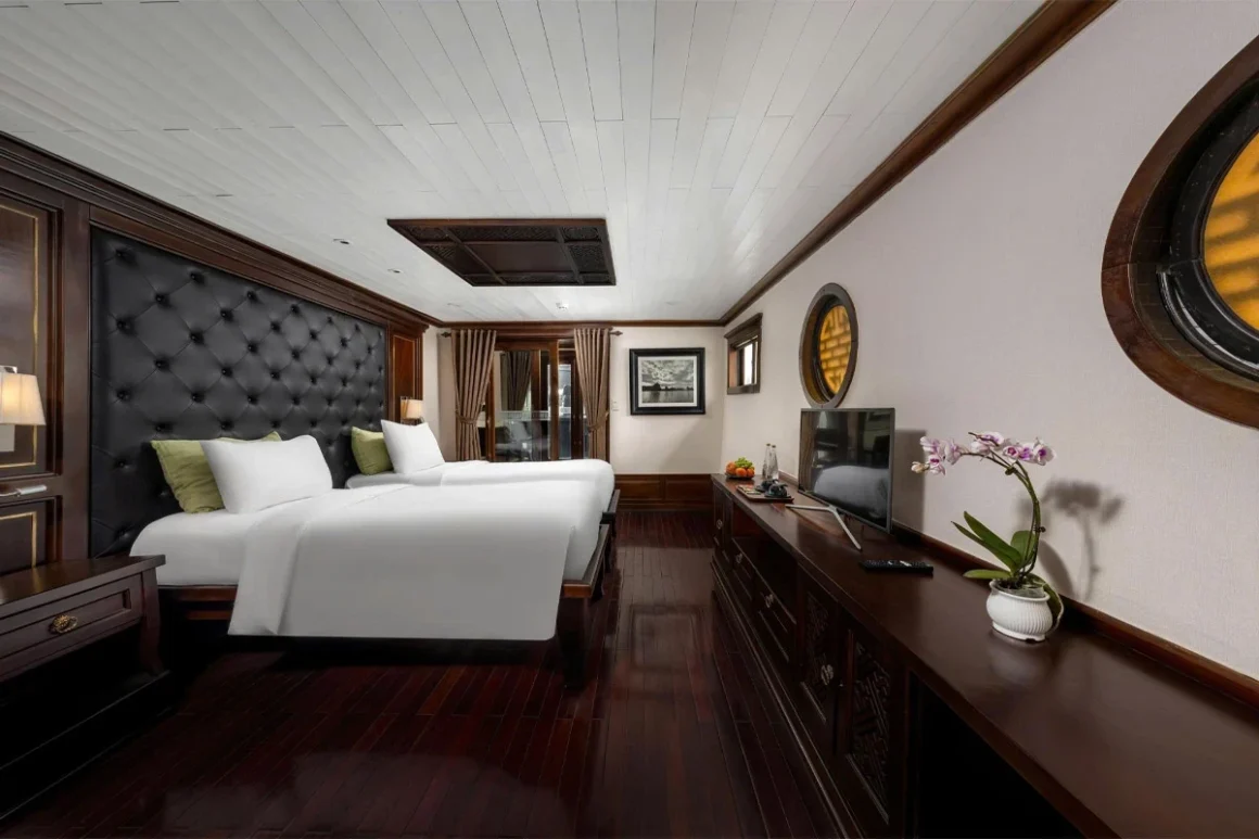 Semi Junior Balcony Suite - Garden Peak Cruise Semi Junior Balcony Suite cabin with private balcony on Garden Peak Cruise
