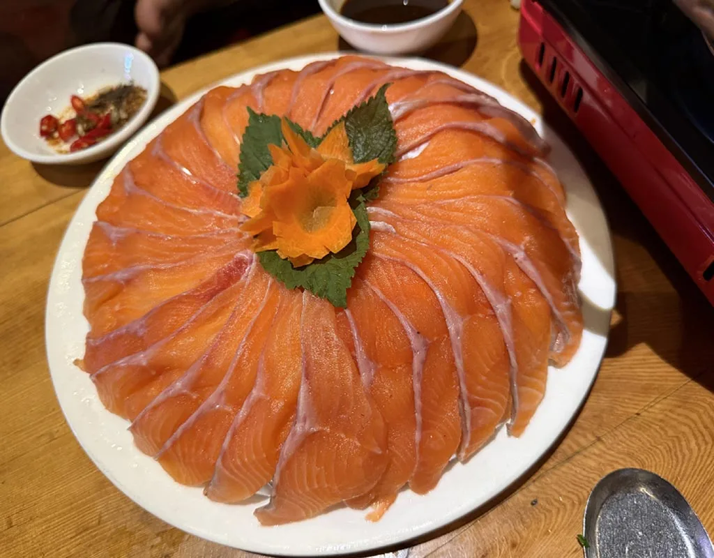 Sapa salmon hotpot with fresh vegetables