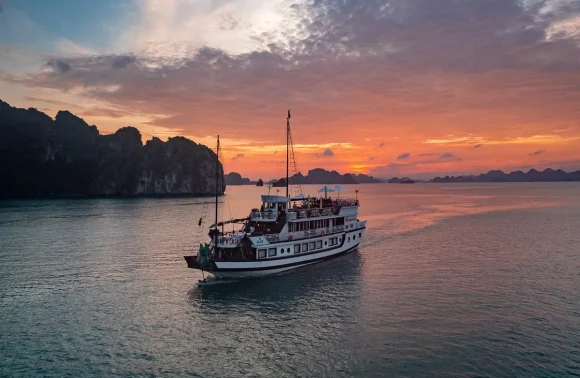 Dragon’s Pearl Junk: Bai Tu Long Bay 2D1N & 3D2N Cruise