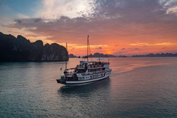 Dragon’s Pearl Junk: Bai Tu Long Bay 2D1N & 3D2N Cruise