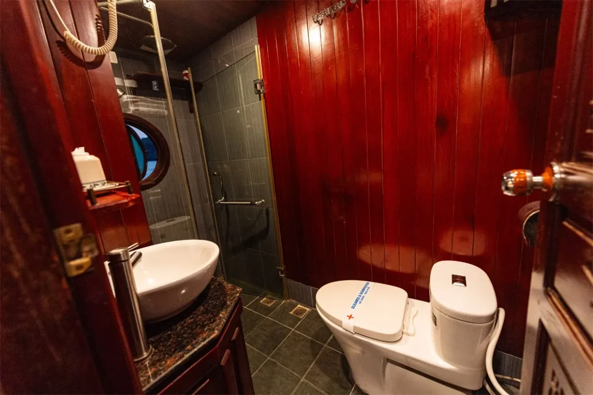 Dragon’s Pearl Junk: Bai Tu Long Bay 2D1N & 3D2N Cruise
