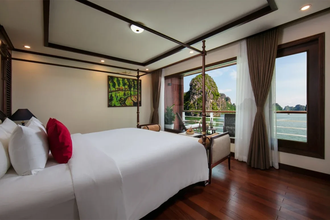 Heritage Cruise Binh Chuan Captain Suite Cabin Luxurious Captain's Suite with panoramic front sea views on Heritage Cruise Binh Chuan
