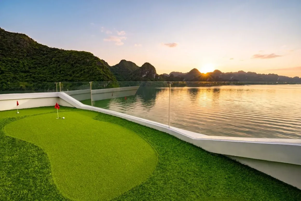 La SEN of the Bay Mini Golf Mini golf area on La SEN of the Bay cruise, Lan Ha Bay