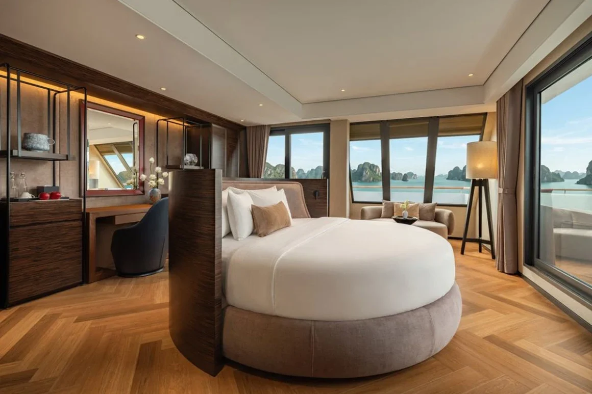 La SEN of the Bay Ocean View Executive Suite Ocean View Executive Suite cabin on La SEN of the Bay cruise, Lan Ha Bay