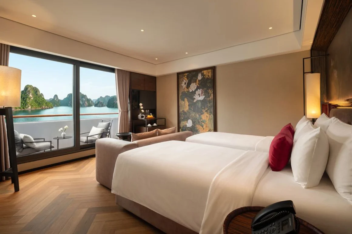 La SEN of the Bay Ocean View Premier Suite Ocean View Premier Suite cabin on La SEN of the Bay cruise, Lan Ha Bay