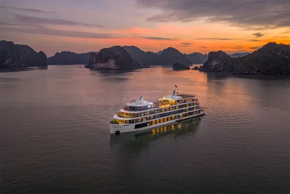 L’amour Cruise Halong Bay: Luxury Overnight Cruise from Hanoi