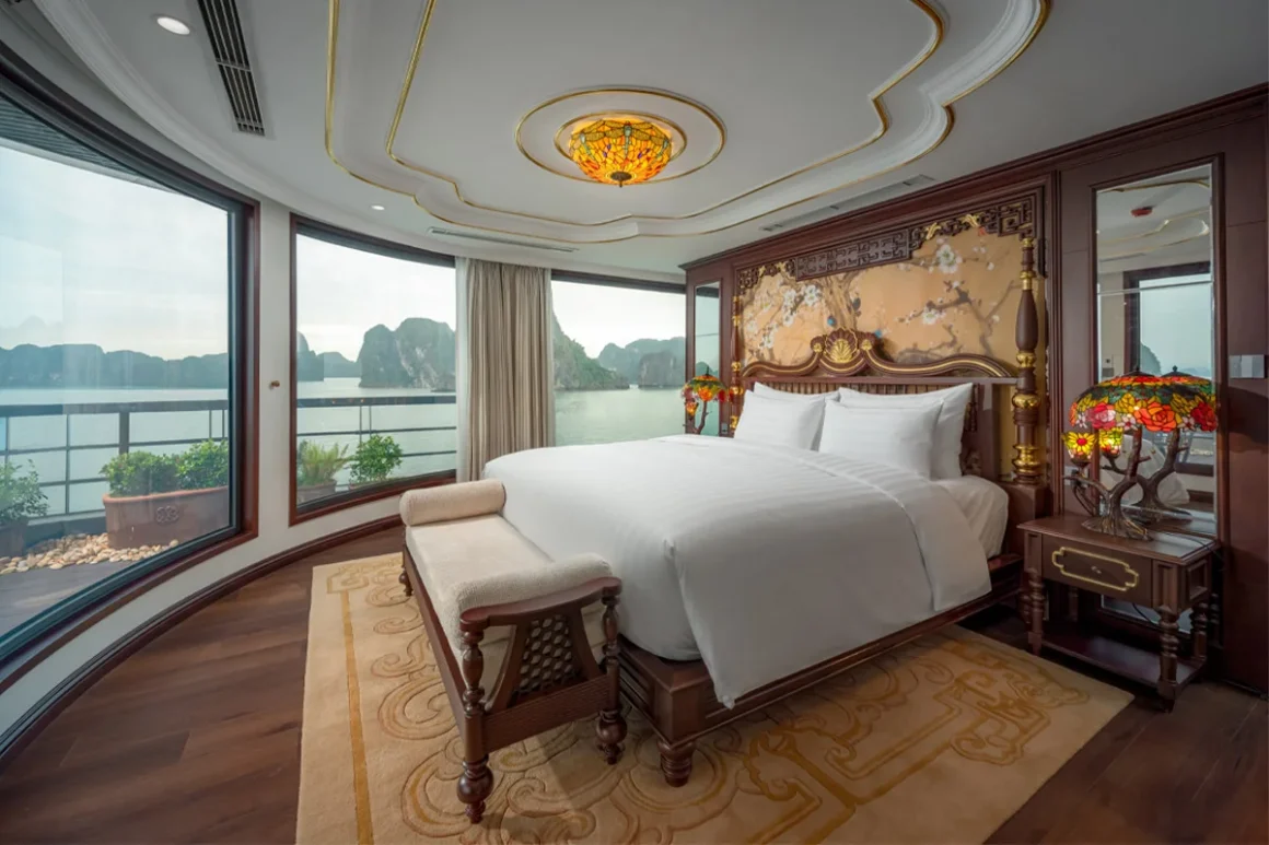 Royal Palace Cabin – L’amour Cruise Royal Palace cabin on L’amour Cruise Halong Bay
