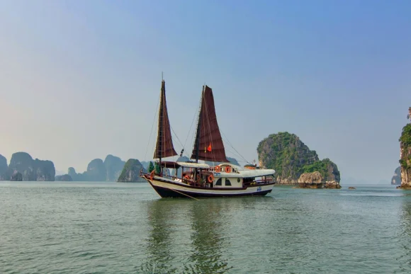 L’Amour Junk Bai Tu Long Bay – 2D1N & 3D2N