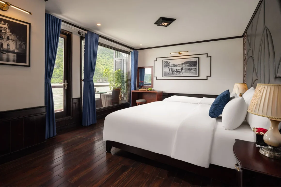 Luxury cabin with double bed on M’Gloria Cruise Lan Ha Bay