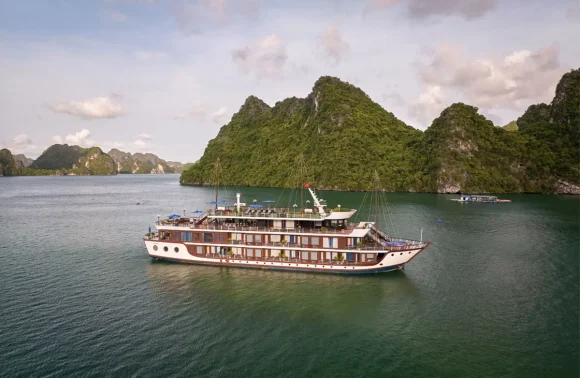 M’Gloria Cruise: Overnight Cruising in Lan Ha Bay