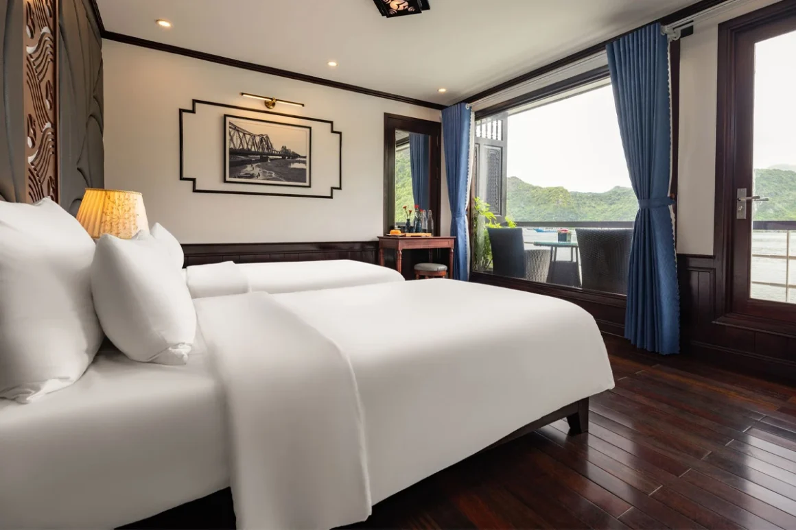 Twin bed cabin on M’Gloria Cruise for friends and family