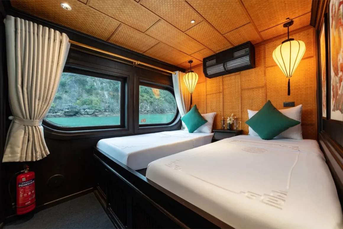 Twin cabin with two single beds on Prince Junk cruise