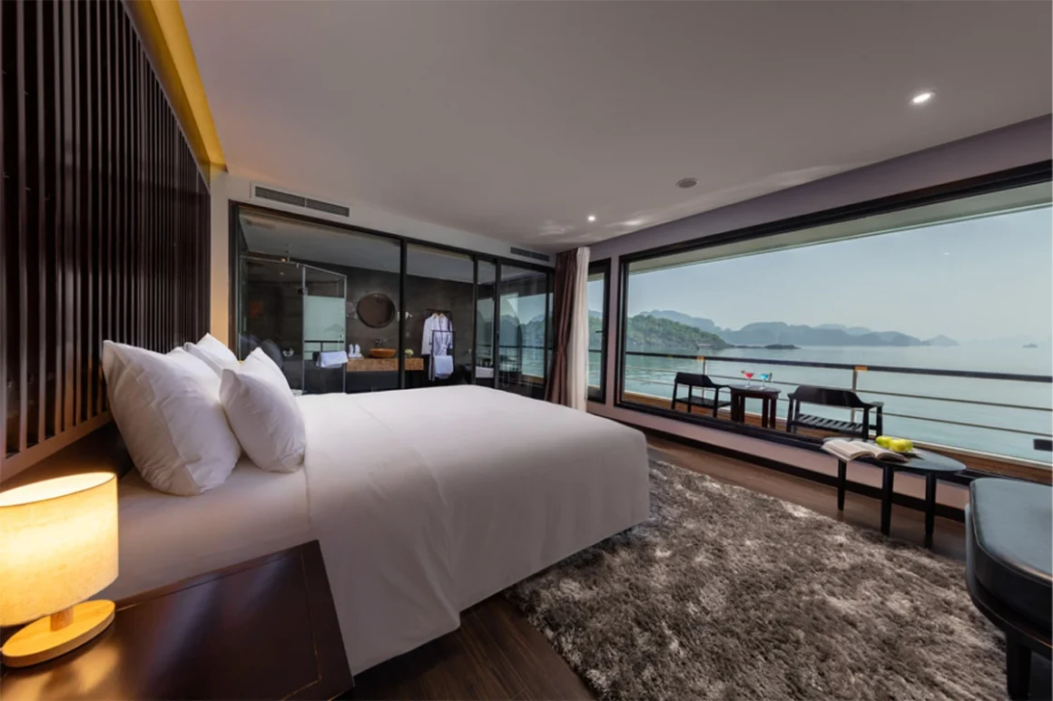 Golden Pearl Cabin – Scarlet Pearl Cruise Golden Pearl Cabin on Scarlet Pearl Cruise with elegant décor and bay view