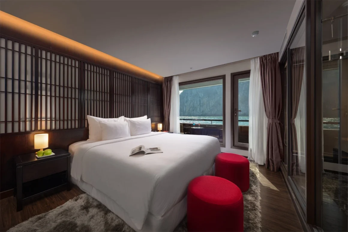 Silver Pearl Cabin – Scarlet Pearl Cruise Silver Pearl Cabin on Scarlet Pearl Cruise with comfortable bed and bay view