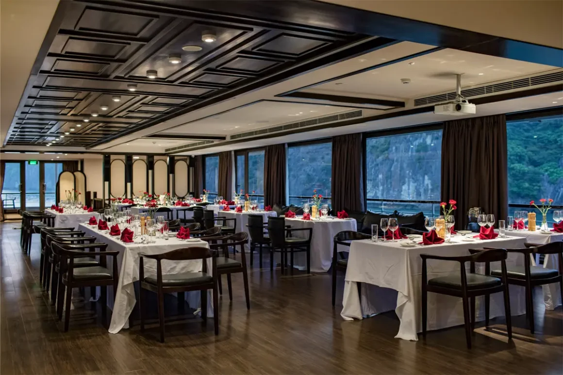 Tahiti Restaurant – Scarlet Pearl Cruise Tahiti Restaurant on Scarlet Pearl Cruise with panoramic views of Lan Ha Bay