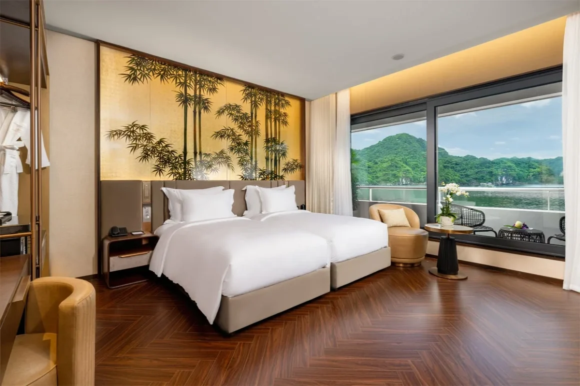 Executive Cabin – Sea Stars Cruise Executive Cabin on Sea Stars Cruise with private balcony and bay-facing bathtub