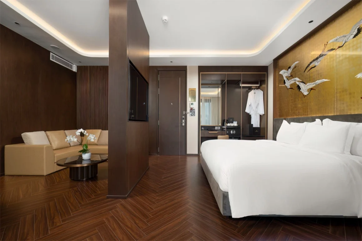 Junior Suite Cabin – Sea Stars Cruise Junior Suite Cabin on Sea Stars Cruise with private balcony and bay-facing bathtub