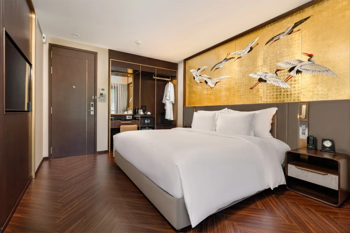 Premium Executive Cabin – Sea Stars Cruise Premium Executive Cabin on Sea Stars Cruise with private balcony and bay-facing bathtub